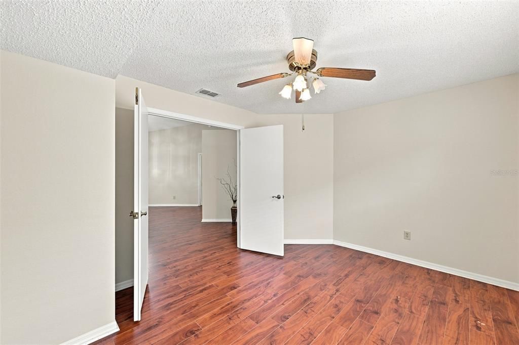 For Sale: $289,900 (3 beds, 2 baths, 1939 Square Feet)