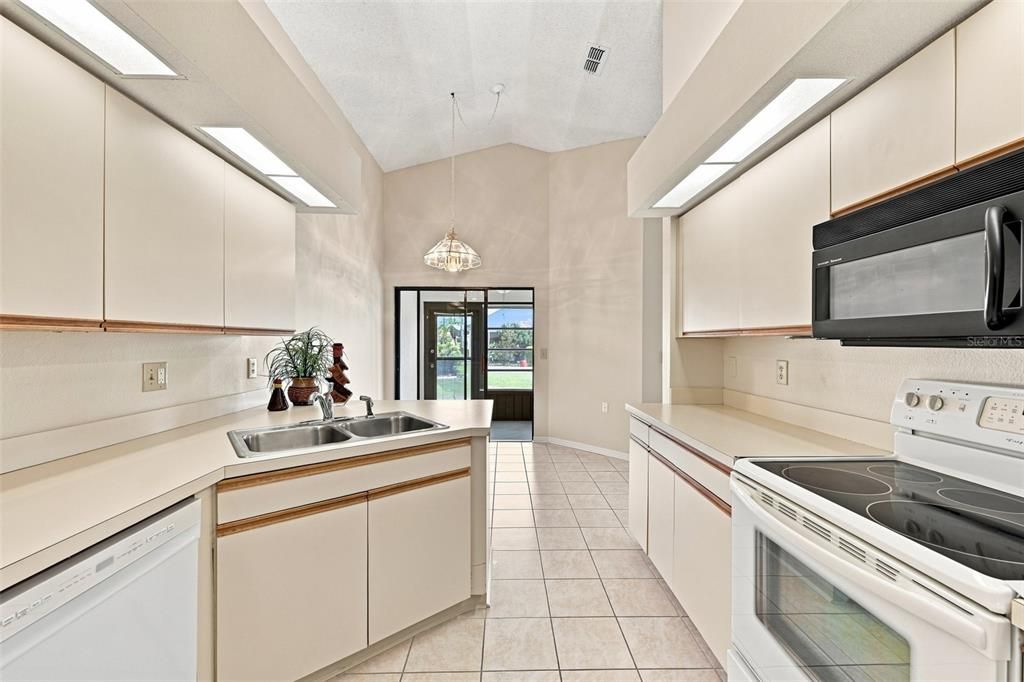 For Sale: $289,900 (3 beds, 2 baths, 1939 Square Feet)