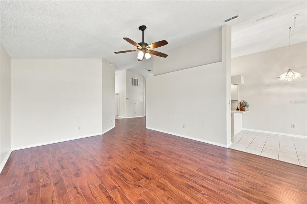 For Sale: $289,900 (3 beds, 2 baths, 1939 Square Feet)