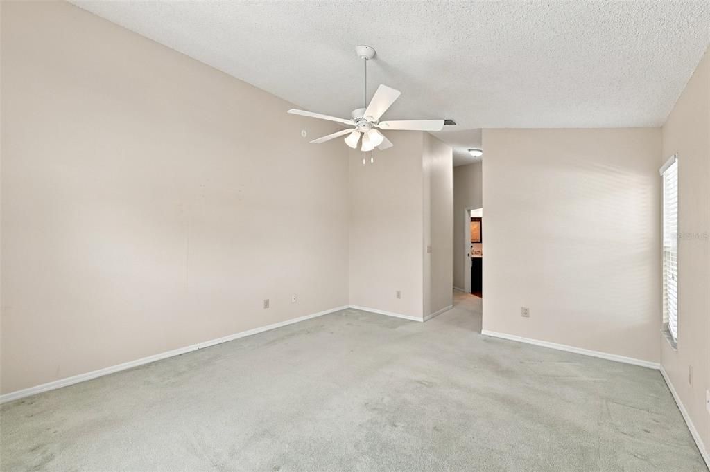 For Sale: $289,900 (3 beds, 2 baths, 1939 Square Feet)