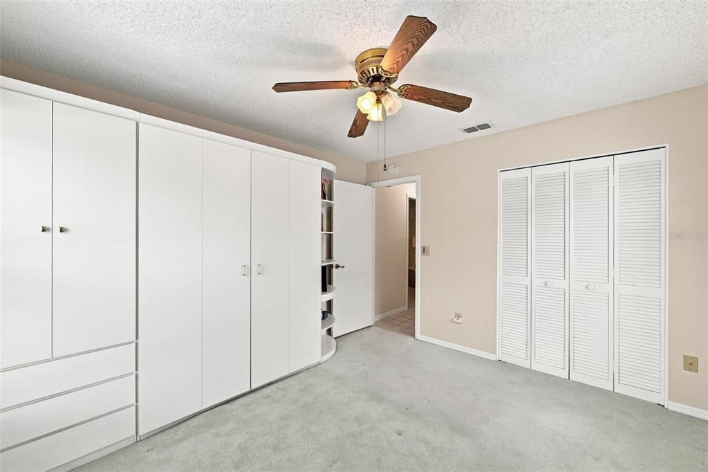 For Sale: $289,900 (3 beds, 2 baths, 1939 Square Feet)