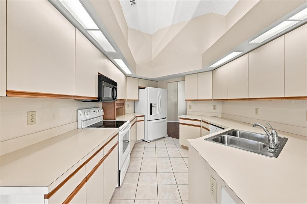 For Sale: $289,900 (3 beds, 2 baths, 1939 Square Feet)
