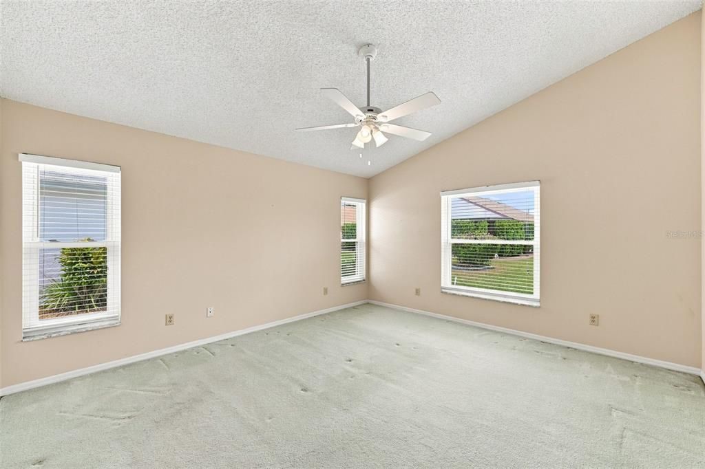 For Sale: $289,900 (3 beds, 2 baths, 1939 Square Feet)