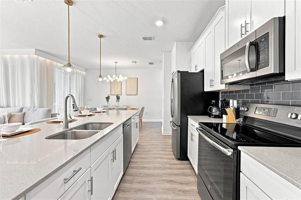 For Sale: $450,000 (4 beds, 3 baths, 1914 Square Feet)
