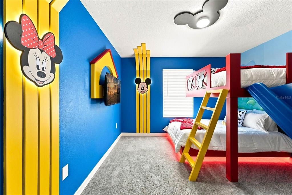 For Sale: $450,000 (4 beds, 3 baths, 1914 Square Feet)