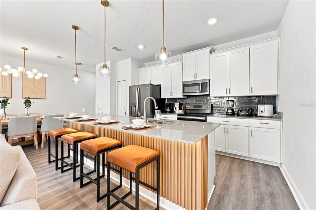 For Sale: $450,000 (4 beds, 3 baths, 1914 Square Feet)