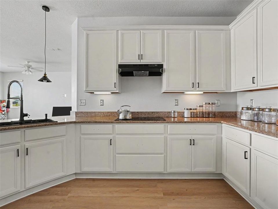 For Sale: $600,000 (4 beds, 2 baths, 2670 Square Feet)