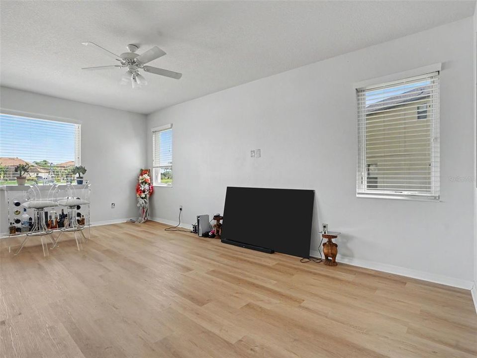For Sale: $600,000 (4 beds, 2 baths, 2670 Square Feet)