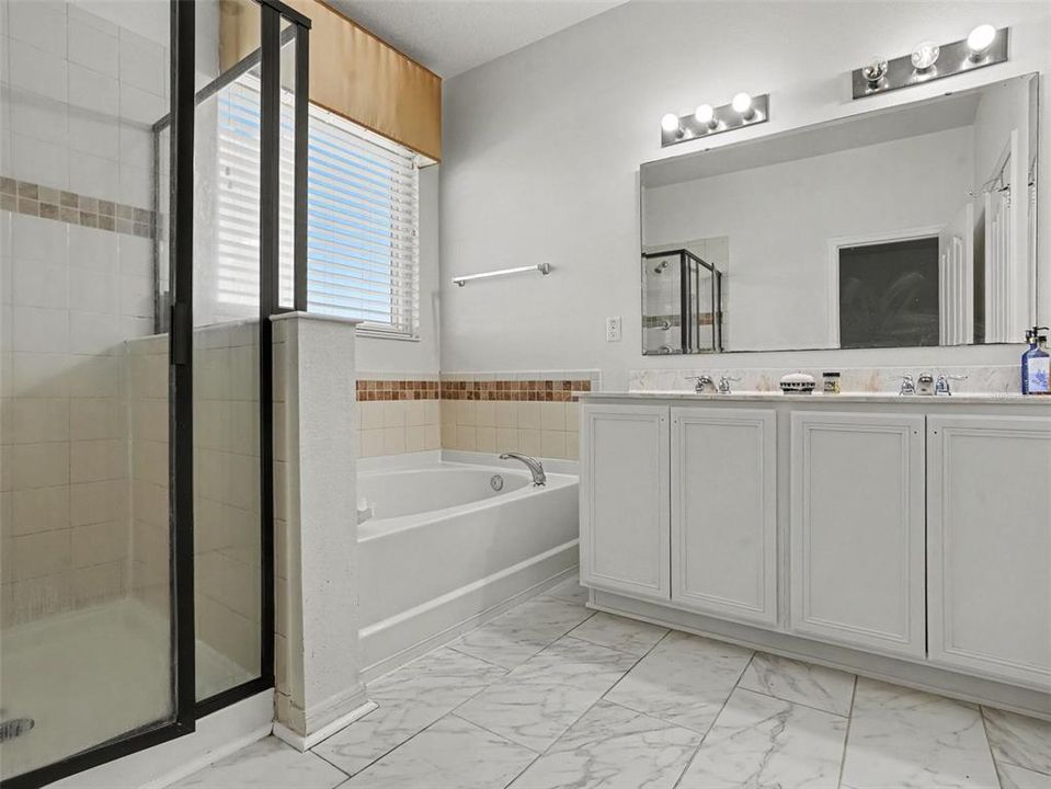 For Sale: $600,000 (4 beds, 2 baths, 2670 Square Feet)