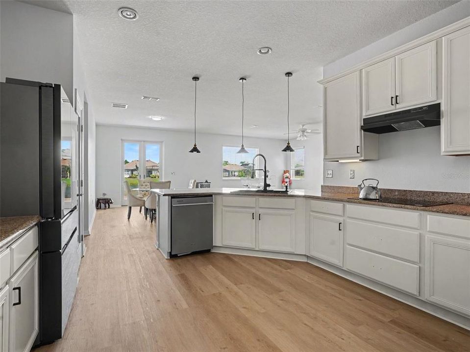 For Sale: $600,000 (4 beds, 2 baths, 2670 Square Feet)