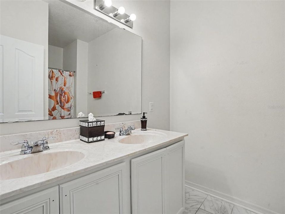 For Sale: $600,000 (4 beds, 2 baths, 2670 Square Feet)