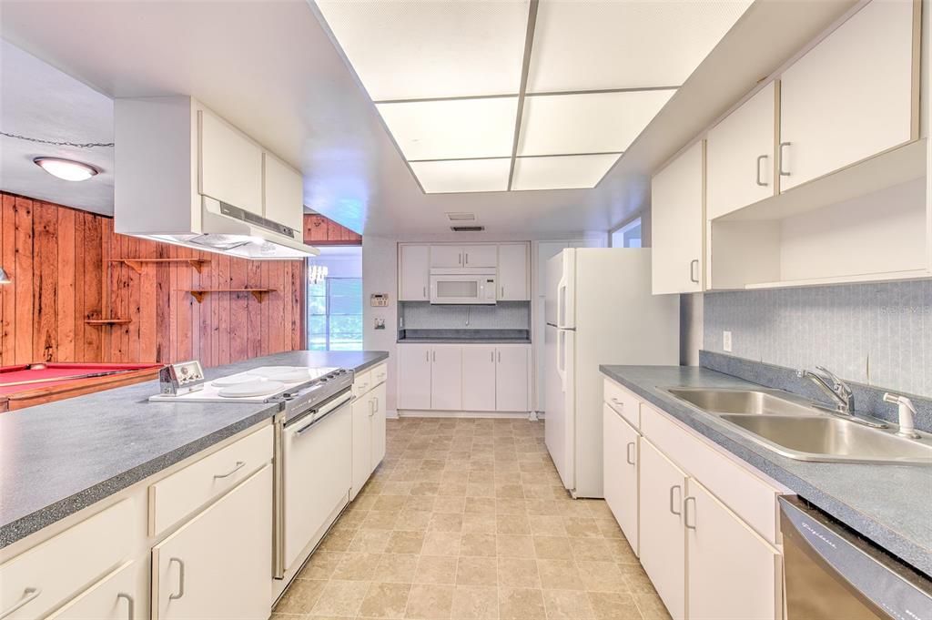 На продажу: $365,000 (3 спален, 2 ванн, 1865 Квадратных фут)
