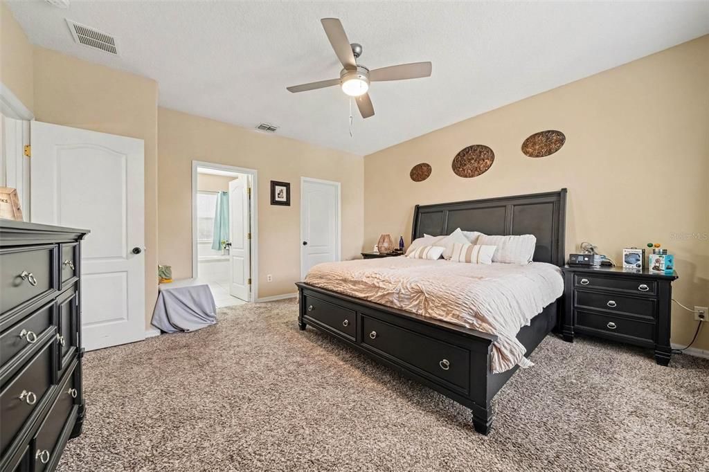 For Sale: $499,000 (6 beds, 4 baths, 2708 Square Feet)