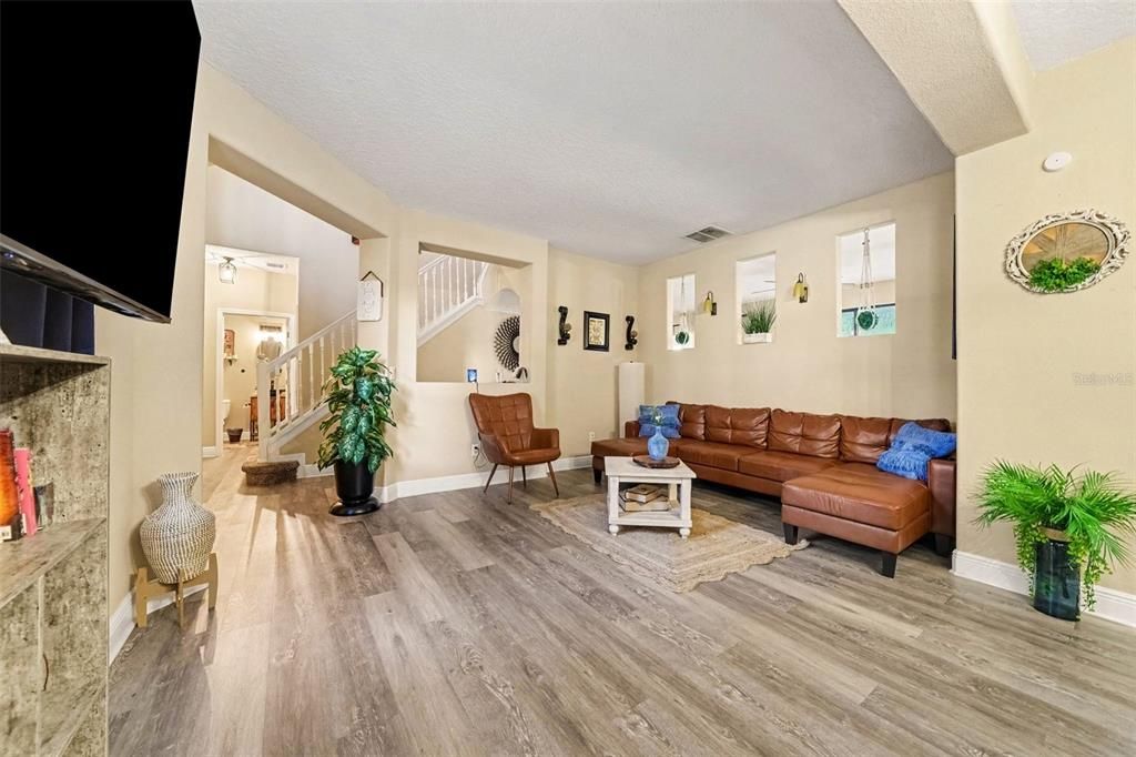 For Sale: $499,000 (6 beds, 4 baths, 2708 Square Feet)