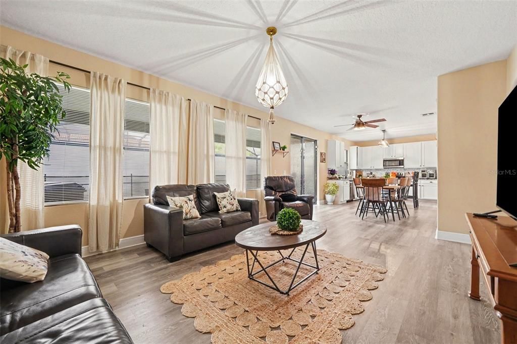 For Sale: $499,000 (6 beds, 4 baths, 2708 Square Feet)