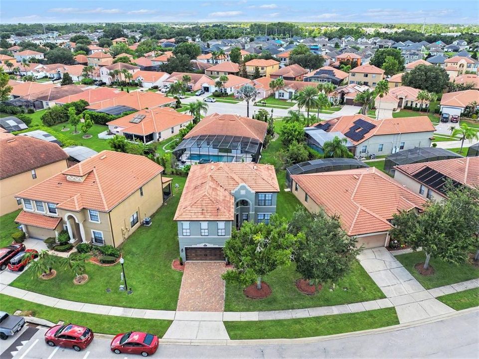 For Sale: $499,000 (6 beds, 4 baths, 2708 Square Feet)
