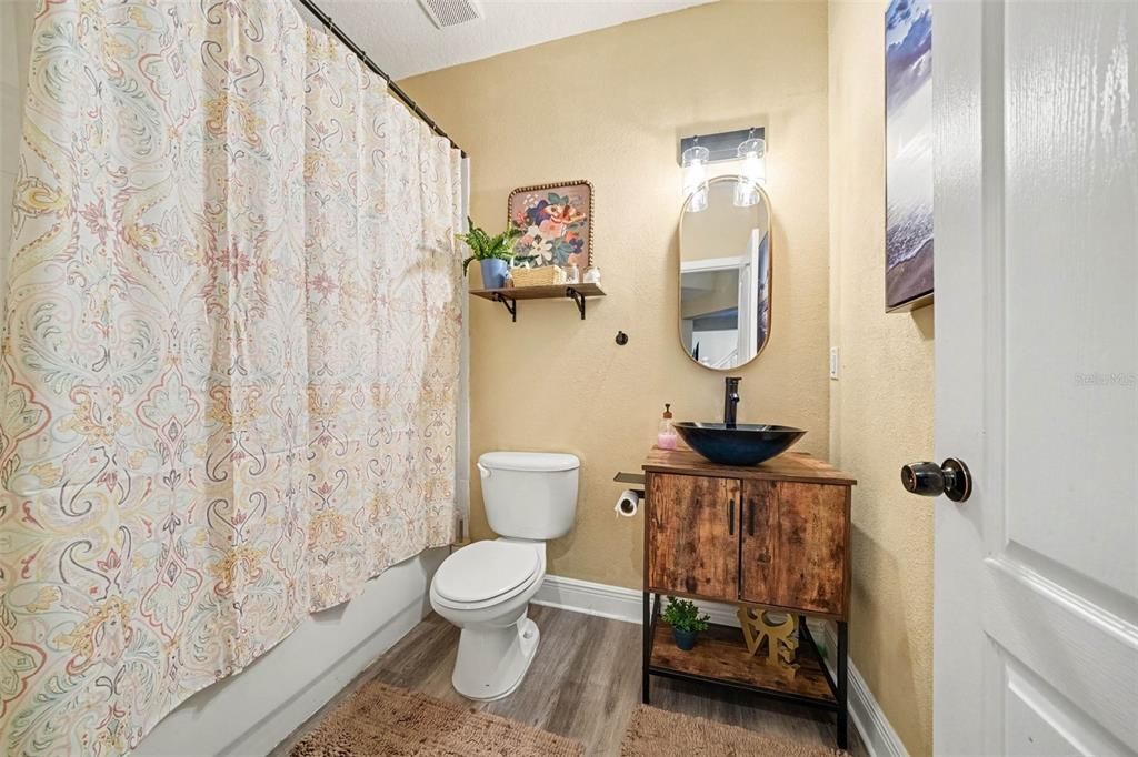 For Sale: $499,000 (6 beds, 4 baths, 2708 Square Feet)