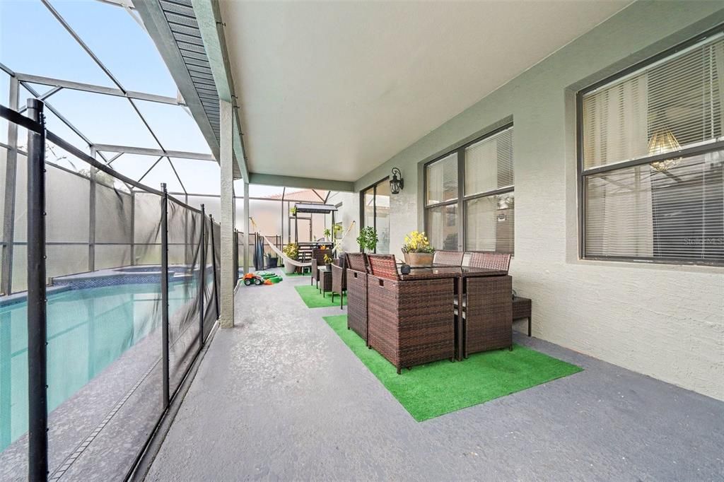 For Sale: $499,000 (6 beds, 4 baths, 2708 Square Feet)
