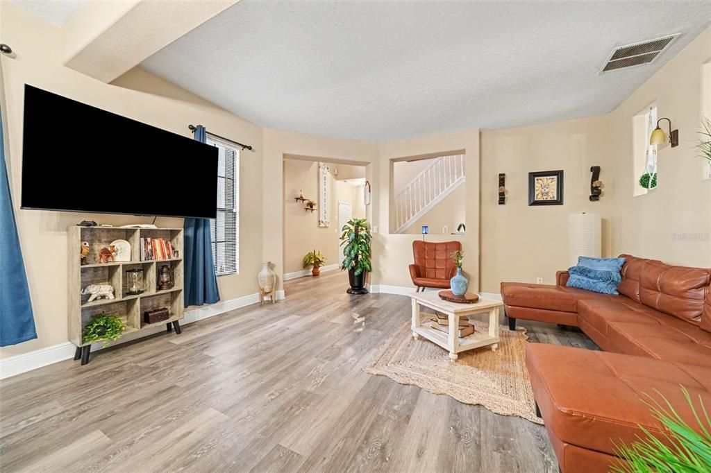 For Sale: $499,000 (6 beds, 4 baths, 2708 Square Feet)