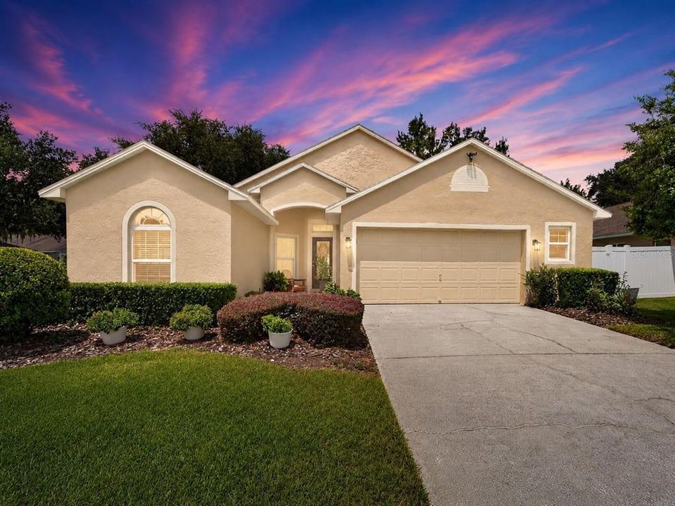 For Sale: $379,900 (3 beds, 2 baths, 1574 Square Feet)
