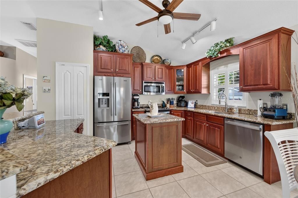 For Sale: $379,900 (3 beds, 2 baths, 1574 Square Feet)