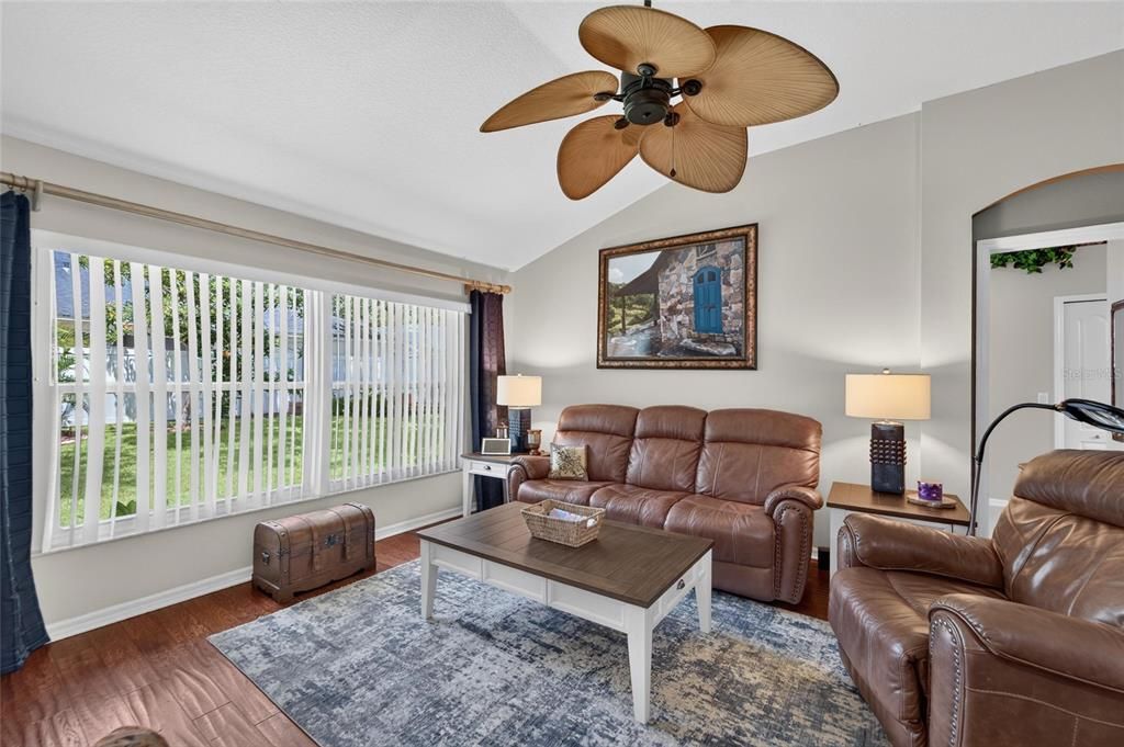 For Sale: $379,900 (3 beds, 2 baths, 1574 Square Feet)
