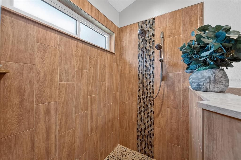 For Sale: $379,900 (3 beds, 2 baths, 1574 Square Feet)