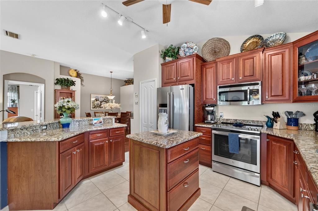 For Sale: $379,900 (3 beds, 2 baths, 1574 Square Feet)