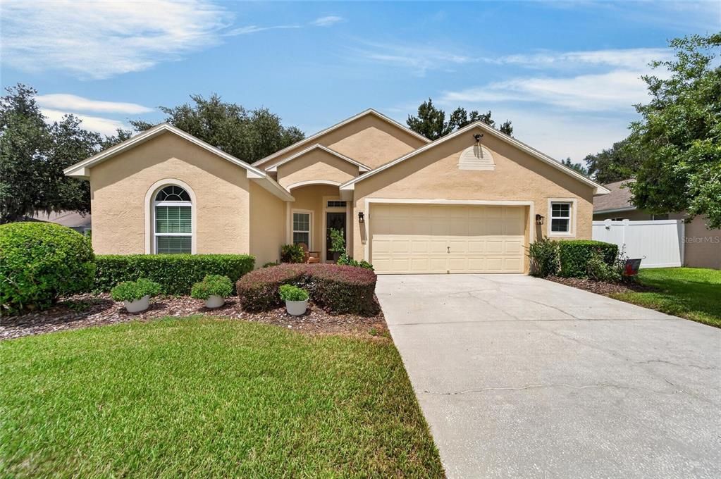 For Sale: $379,900 (3 beds, 2 baths, 1574 Square Feet)