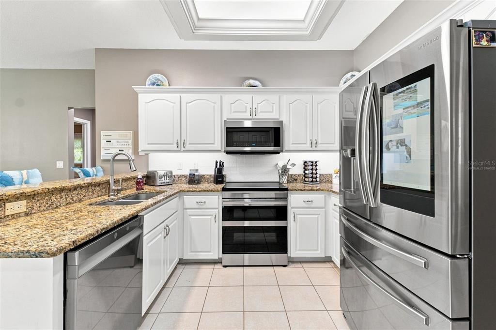For Sale: $570,000 (4 beds, 2 baths, 2048 Square Feet)