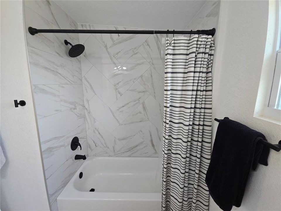 For Rent: $2,695 (3 beds, 1 baths, 1152 Square Feet)