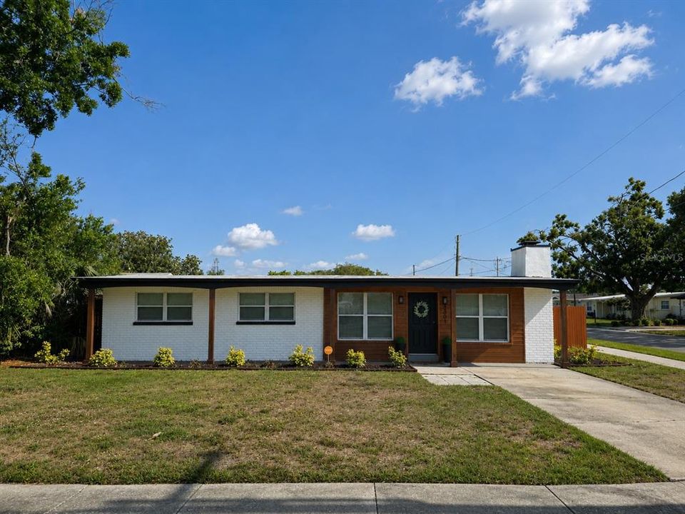 For Rent: $2,695 (3 beds, 1 baths, 1152 Square Feet)