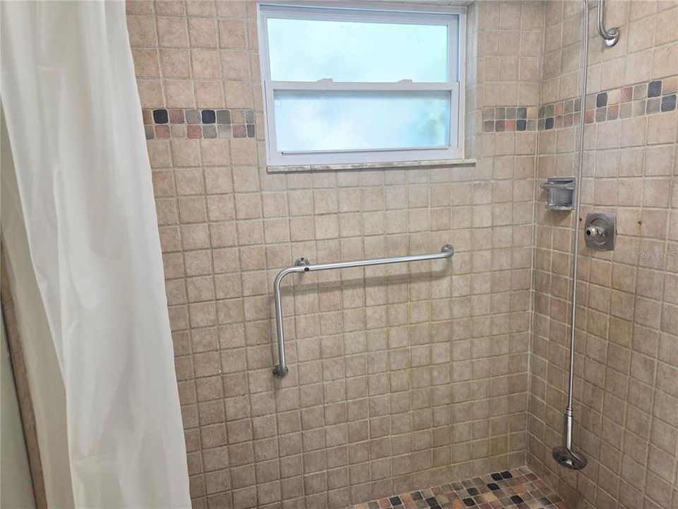 На продажу: $299,900 (3 спален, 2 ванн, 1874 Квадратных фут)