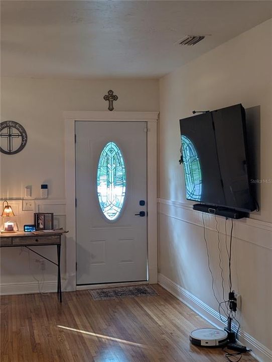 For Sale: $315,000 (3 beds, 2 baths, 1971 Square Feet)