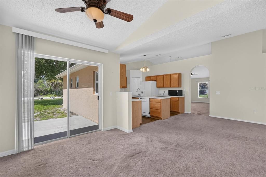 En Venta: $324,900 (4 camas, 2 baños, 2096 Pies cuadrados)