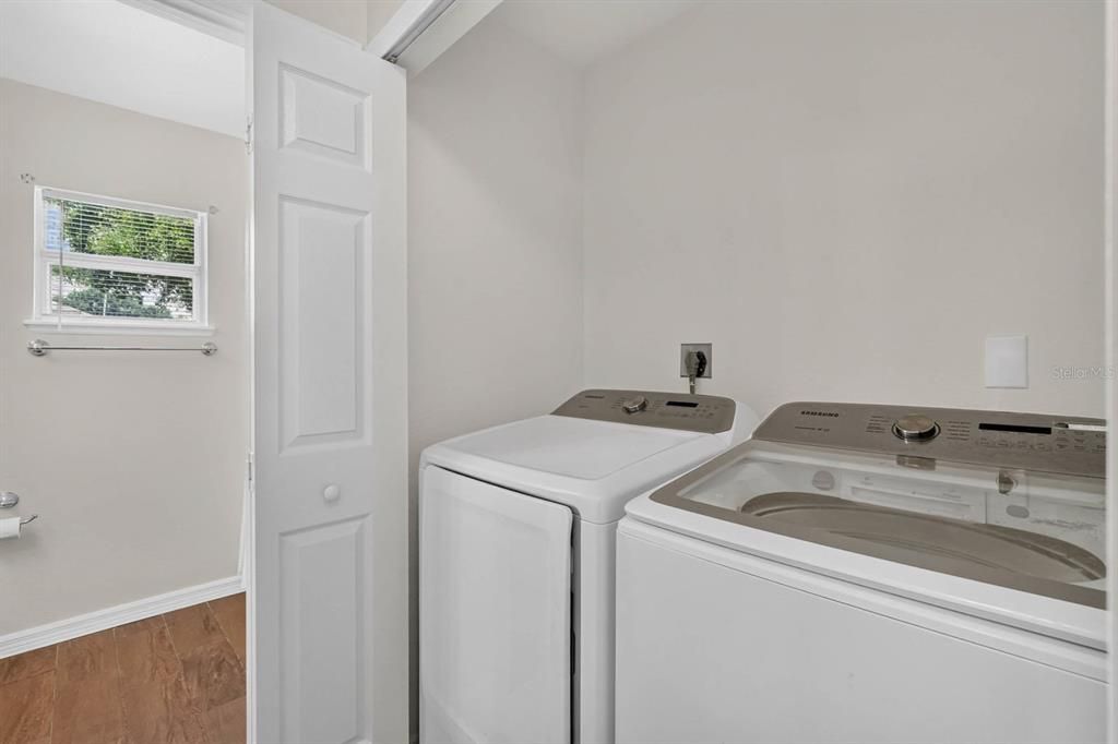 En Venta: $324,900 (4 camas, 2 baños, 2096 Pies cuadrados)