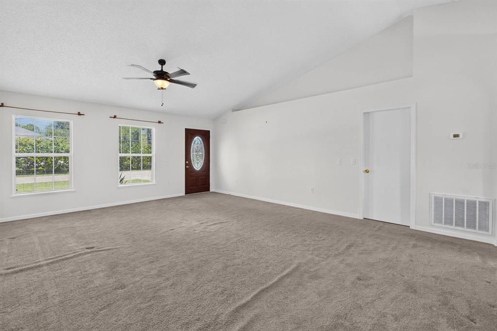 En Venta: $324,900 (4 camas, 2 baños, 2096 Pies cuadrados)