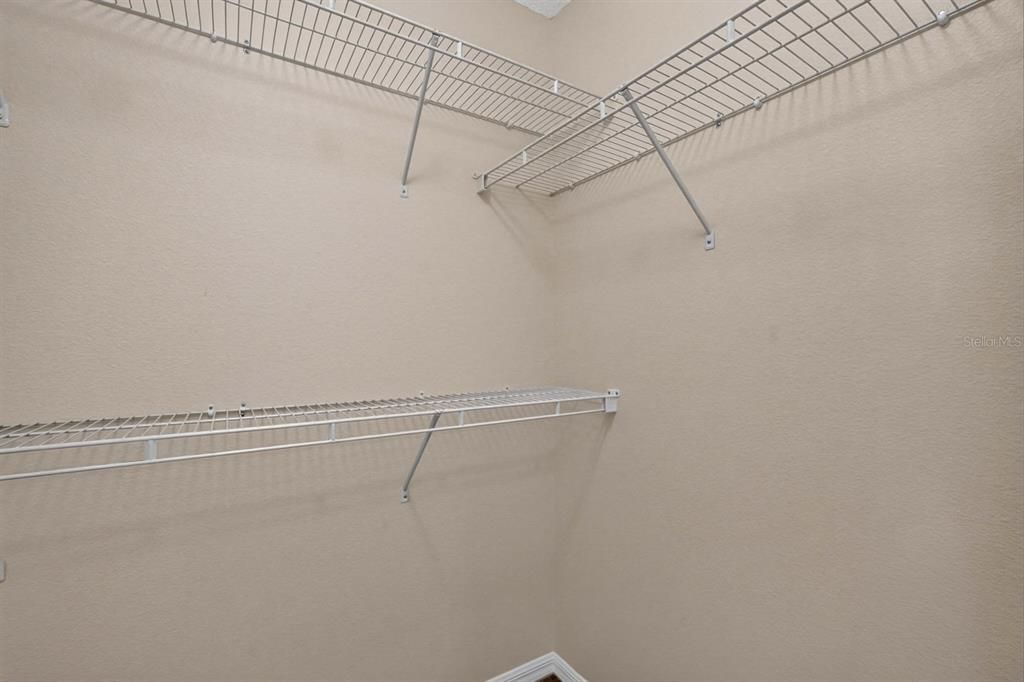 En Venta: $324,900 (4 camas, 2 baños, 2096 Pies cuadrados)
