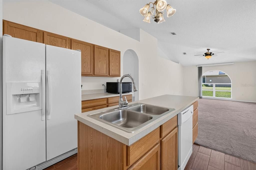En Venta: $324,900 (4 camas, 2 baños, 2096 Pies cuadrados)