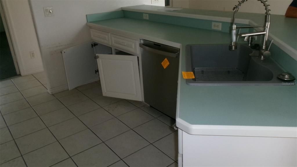 En Venta: $270,000 (3 camas, 2 baños, 1736 Pies cuadrados)