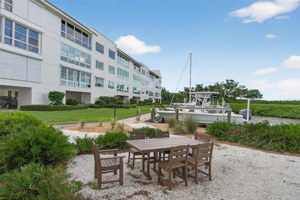 For Sale: $595,000 (2 beds, 2 baths, 1312 Square Feet)