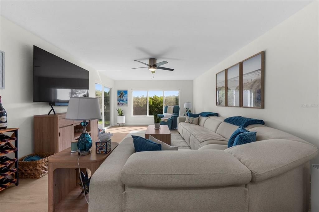 For Sale: $595,000 (2 beds, 2 baths, 1312 Square Feet)