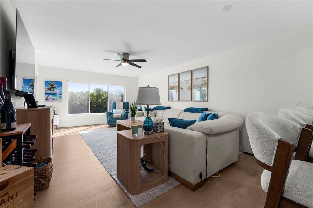 For Sale: $595,000 (2 beds, 2 baths, 1312 Square Feet)