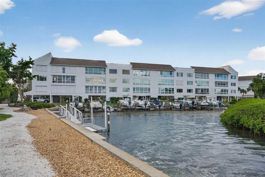For Sale: $595,000 (2 beds, 2 baths, 1312 Square Feet)