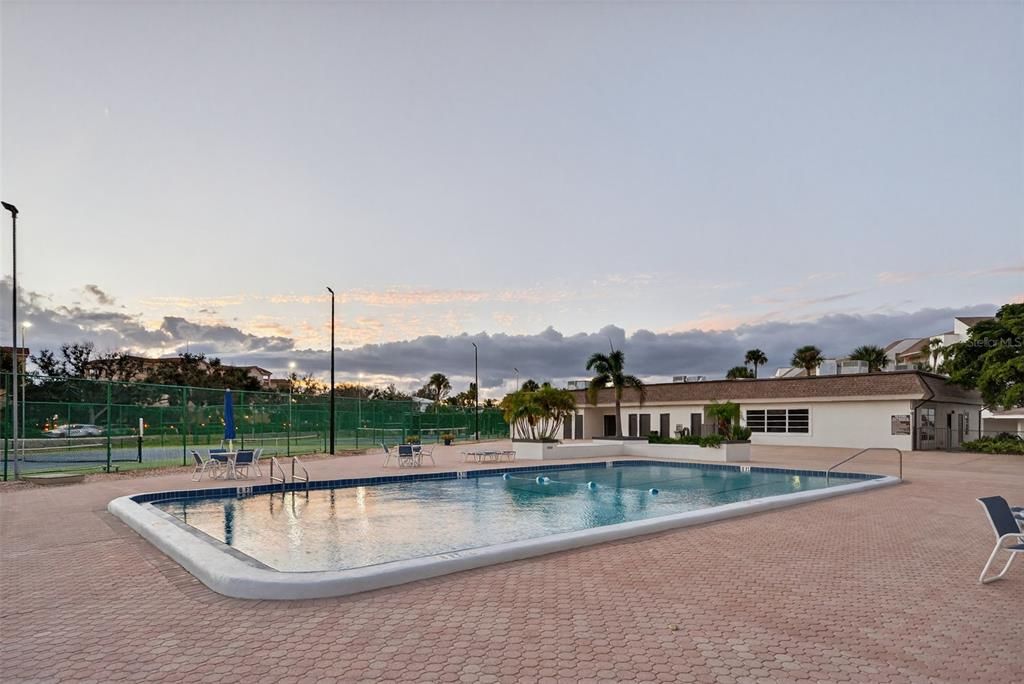 For Sale: $595,000 (2 beds, 2 baths, 1312 Square Feet)