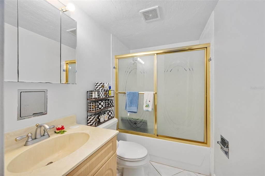 En Venta: $349,900 (2 camas, 2 baños, 1360 Pies cuadrados)