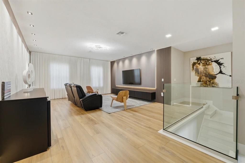 En Venta: $1,999,000 (4 camas, 4 baños, 3974 Pies cuadrados)