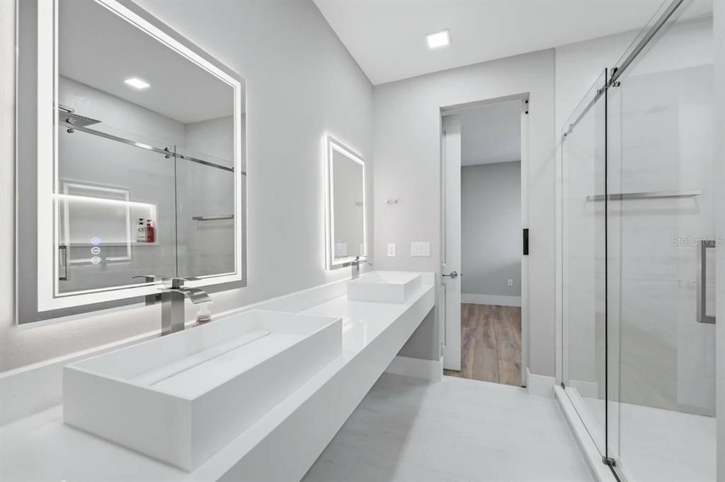 En Venta: $1,999,000 (4 camas, 4 baños, 3974 Pies cuadrados)