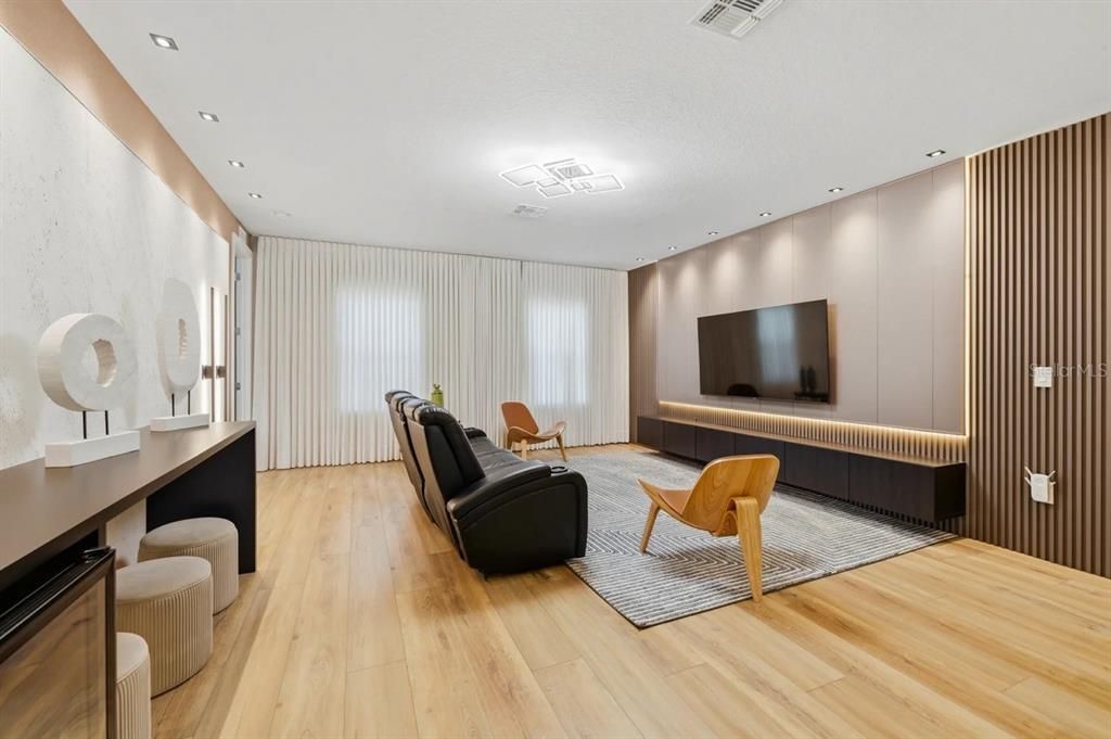 En Venta: $1,999,000 (4 camas, 4 baños, 3974 Pies cuadrados)