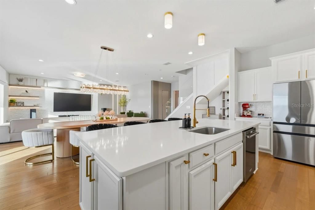 En Venta: $1,999,000 (4 camas, 4 baños, 3974 Pies cuadrados)